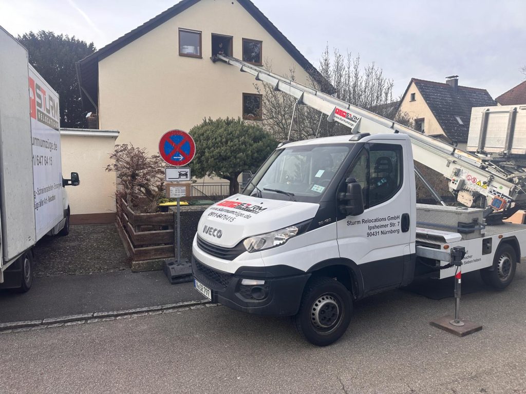 Möbellift bei einem Fernumzug im Einsatz in Nürnberg
